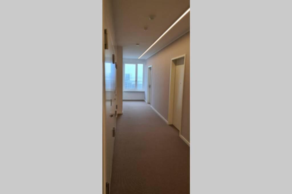 Studio Apartment Uber Den Wolken Berlino Esterno foto